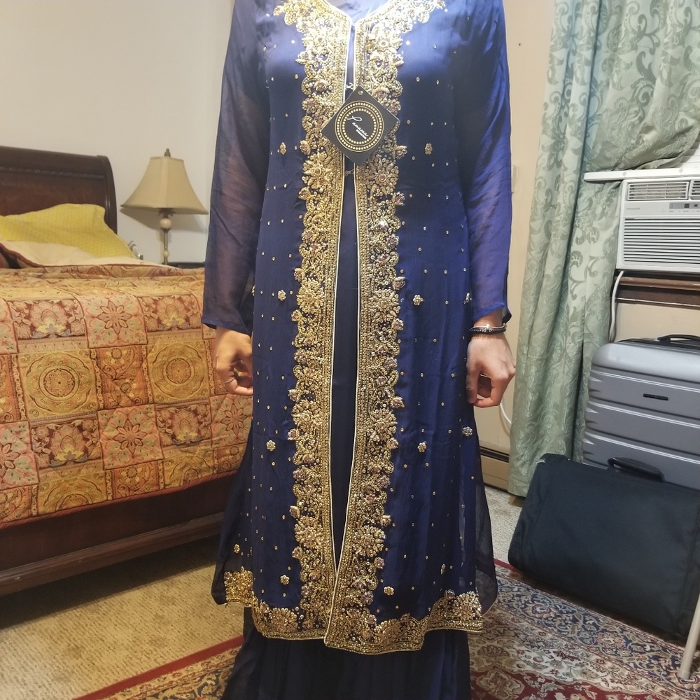 Beautiful 4 piece garara suite - Picture 3 of 5